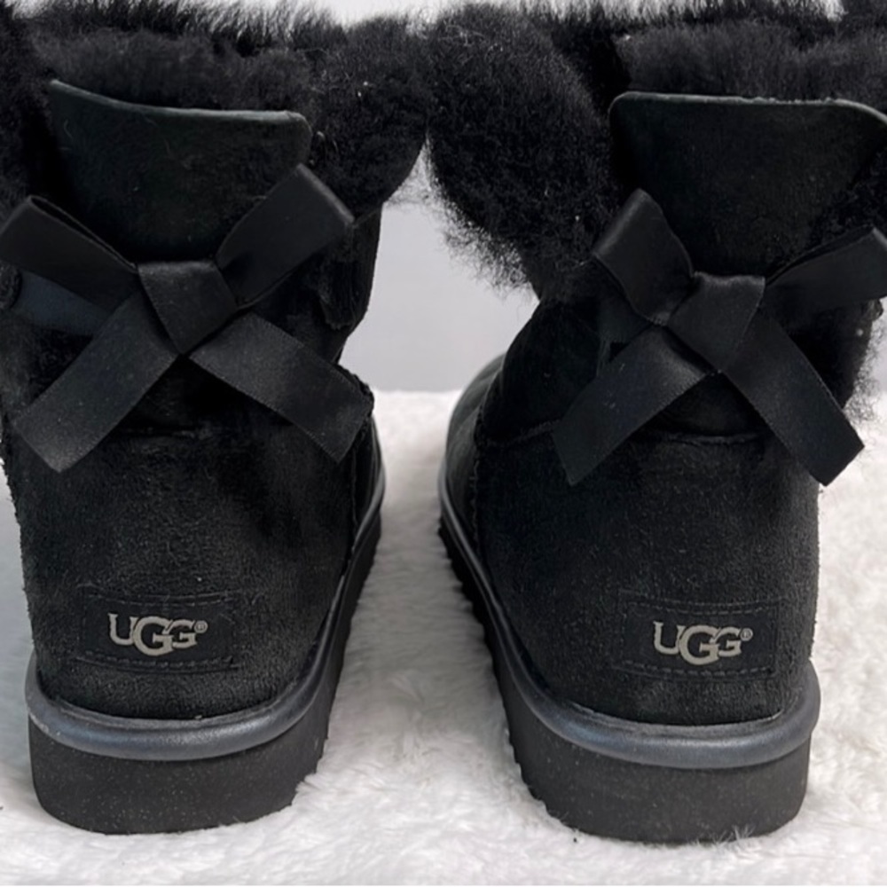 Ugg Mini Bailey Bow II Boot size 9